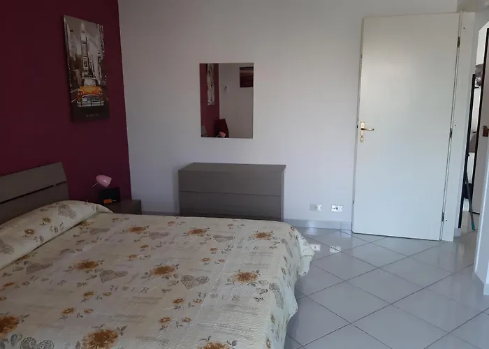 Santa Lucia 公寓 切法卢