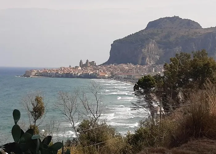 Santa Lucia * צ'פאלו