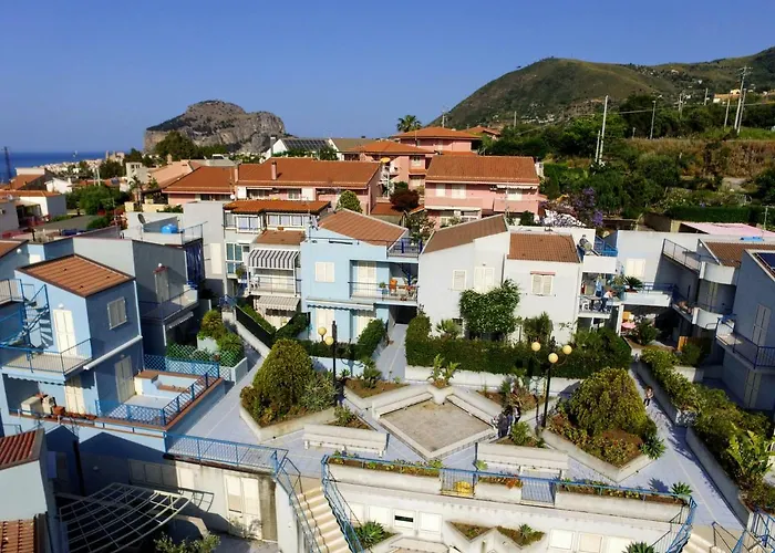 Santa Lucia * צ'פאלו